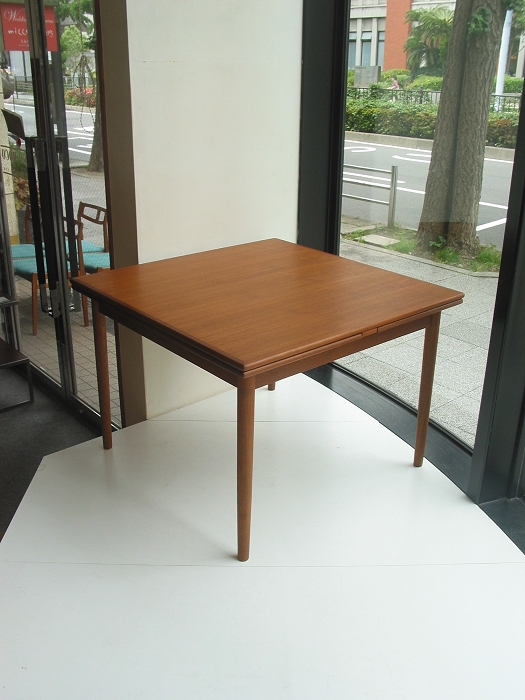 ダイニングテーブル 正方形 / 北欧家具 ダニッシュ デンマーク家具